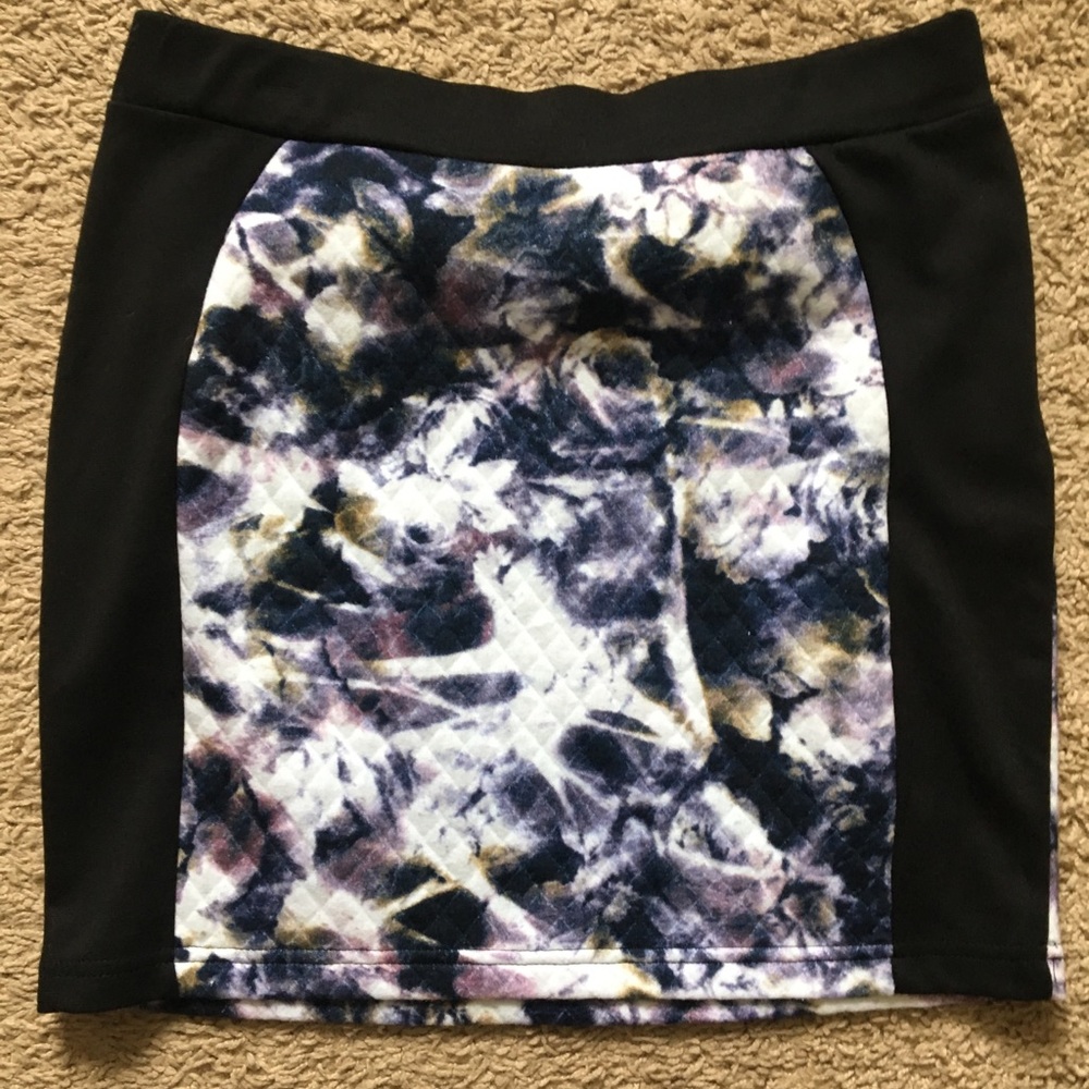 Object Patterned Black, Purple & White Mini skirt - M